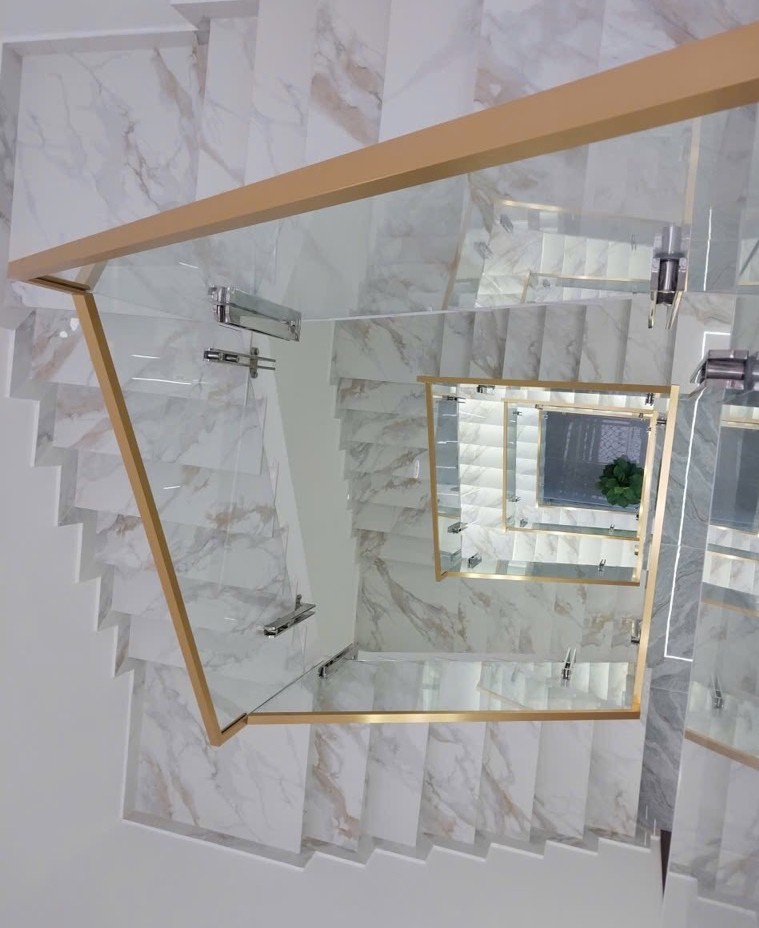 Nhà 5 tầng full nội thất đường rộng quận 12