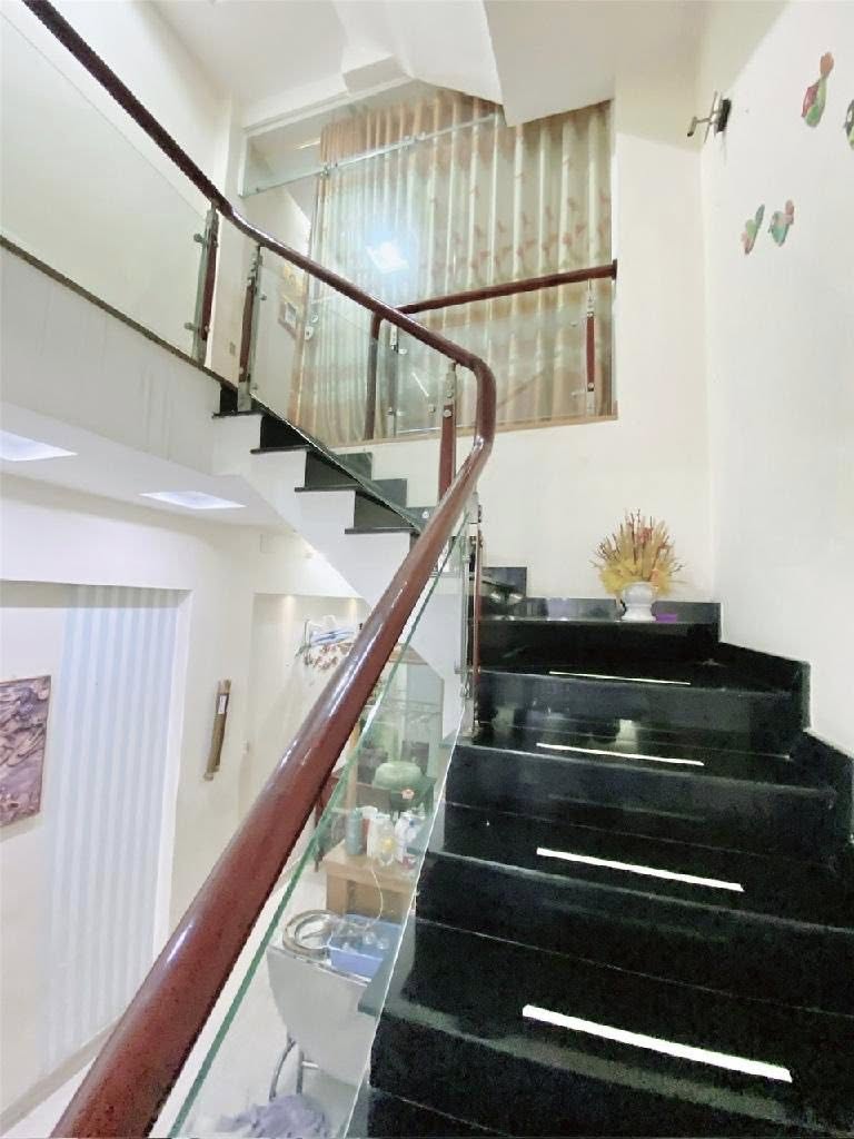 Nhà đẹp chờ chủ trung tâm Quận 10