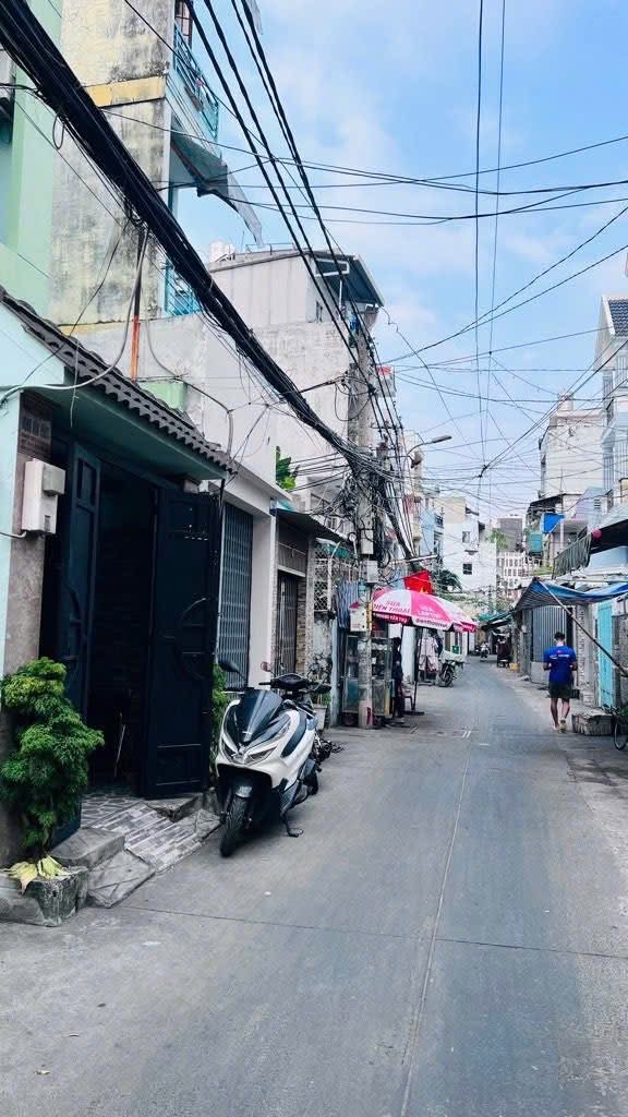 Nhà xây đẹp, Trung tâm Q10, Cách Mạng Tháng 8