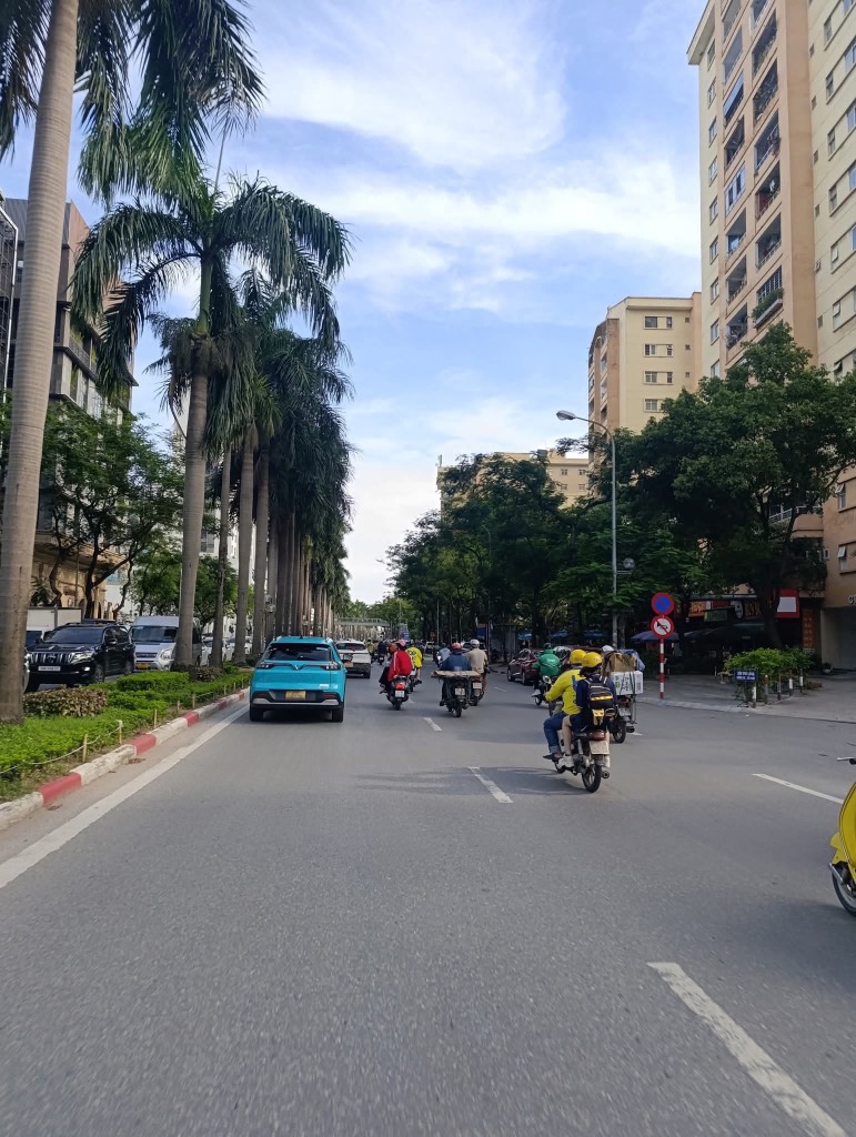 NHÀ ĐẸP - LÊ QUANG ĐẠO - NAM TỪ LIÊM - 35m2 - 5 TẦNG - HƠN 9 TỶ