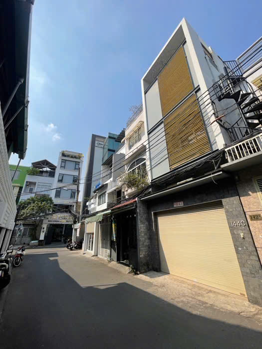 2 MẶT ĐƯỜNG XE HƠI TRƯỚC SAU THOÁNG MÁT- KHU VIP GẦN UBND PHÚ NHUẬN