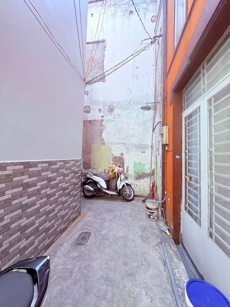 Bán nhà Hẻm Phan Đình Phùng Gần MT Trường Sa 30m2 2 tầng 4.9 Tỷ