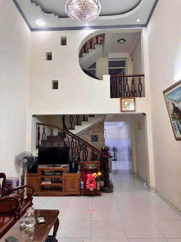 Bán nhà đường Nguyễn Văn Quỳ, quận 7, diện tích 4 x 15 m, 1 trệt 4 lầu, giá 6,9 tỷ