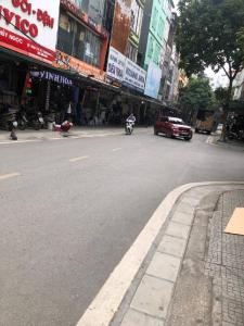 Bán nhà mặt phố