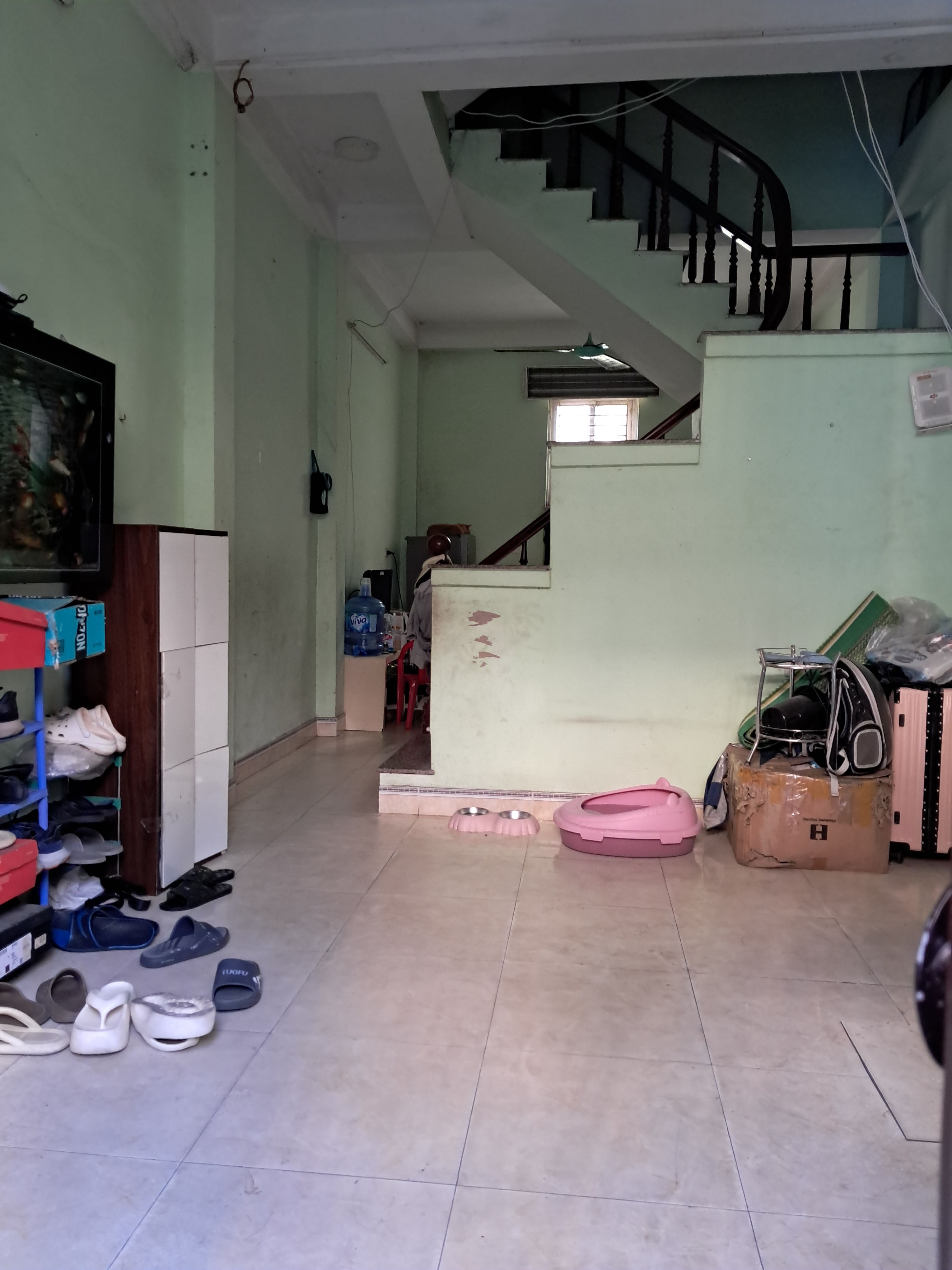 Phạm Văn Đồng, ô tô tránh, đỗ cửa.