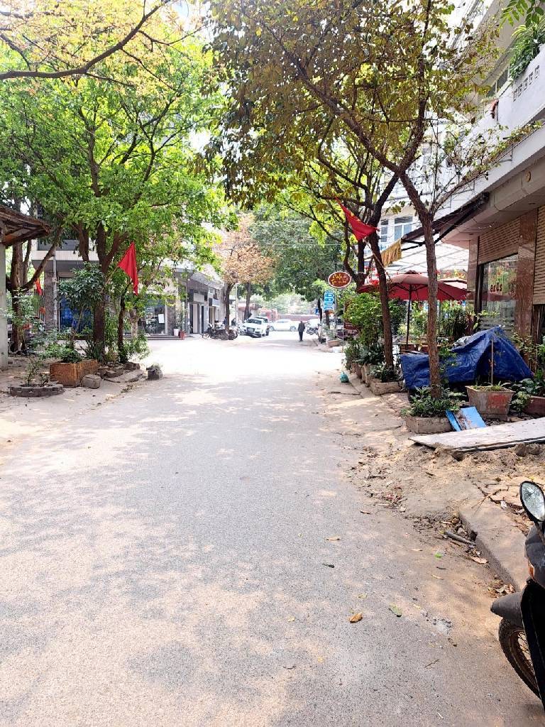 NHÀ ĐẸP ĐÓN TẾT Khu đô thị mới Mỗ Lao-Hà Đông Gần trường các cấp, chợ, cạnh tòa Xuân Mai Phân lô vỉa hè rộng, mặt đường 2 ô tô tránh nhau Giá nhỉnh 11đ Nhà đẹp vào ở luôn, sổ đỏ sẵn sàng LH Trịnh Đức Quân 0373893006, xem nhà trực tiếp