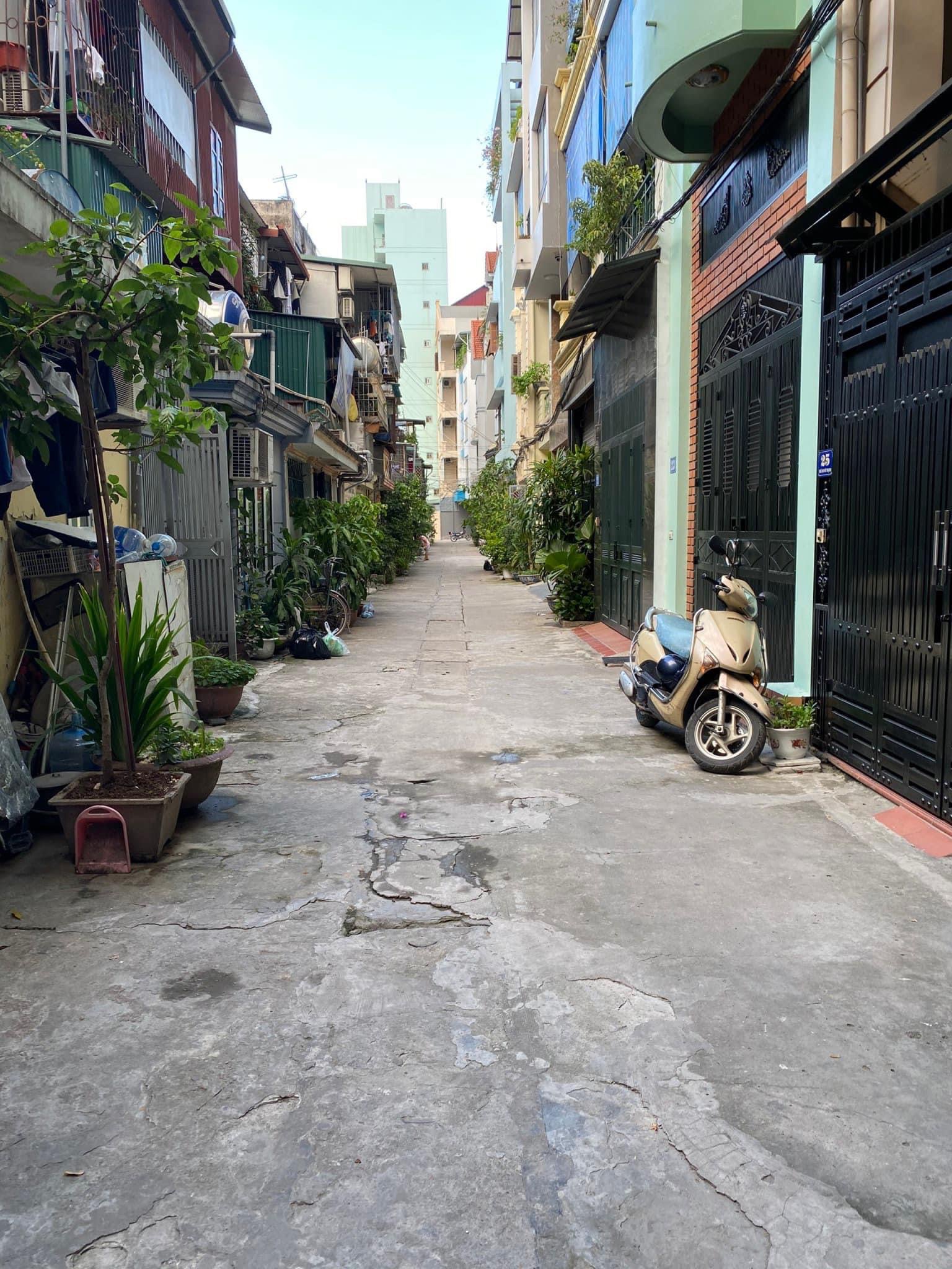 BÁN NHÀ ĐỐNG ĐA 34m2 x 4 TẦNG. DÂN XÂY 2 THOÁNG TRƯỚC SAU Ô TÔ ĐỖ CỬA-GẦN PHỐ