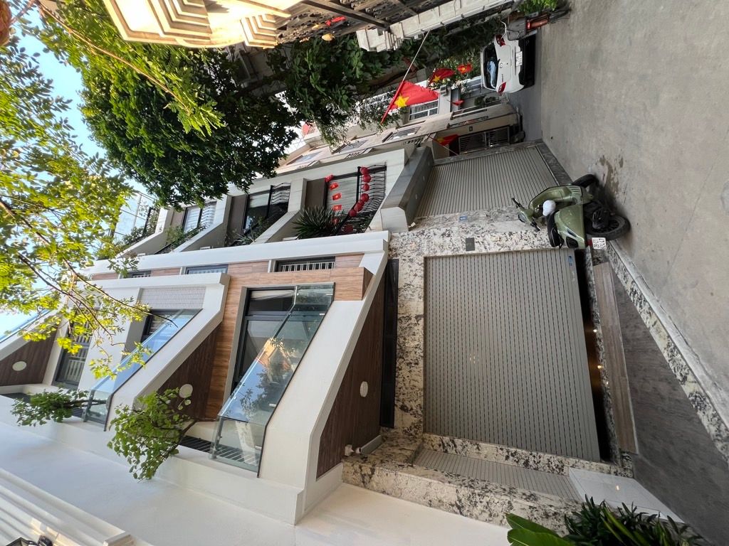 Nhà đẹp Việt Hưng – Chủ tự xây 2019, gara ô tô, 4 phòng ngủ, cực thoáng – Giá 15.8 tỷ