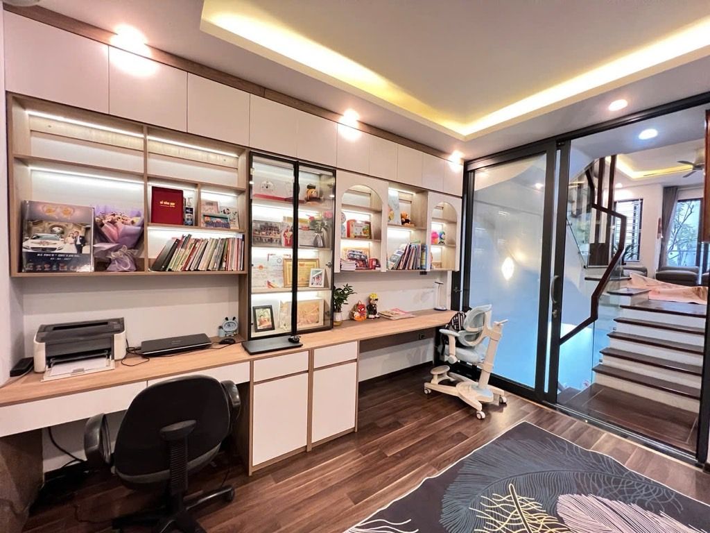 Nhà đẹp Việt Hưng – Chủ tự xây 2019, gara ô tô, 4 phòng ngủ, cực thoáng – Giá 15.8 tỷ