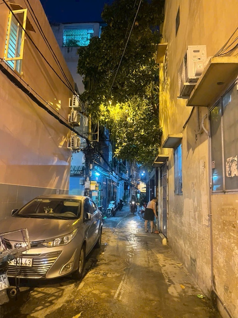 VIP PHÚ NHUẬN - HXH NGUYỄN ĐÌNH CHÍNH - 4TẦNG - 4.3 x 13.5 - NỞ HẬU - NHĨNH 10TỶ.