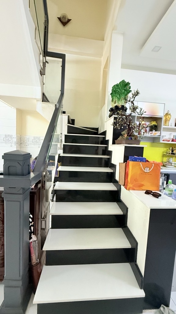 NHÀ MẶT TIỀN KINH DOANH ĐƯỜNG SONG HÀNH - 2 CỔNG TRƯỚC SAU - 3 TÂNG MỚI - ĐẸP LUNG LINH