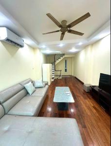 Bán biệt thự lạc Long quân