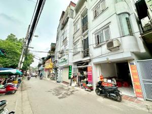 bán nhà măt phố