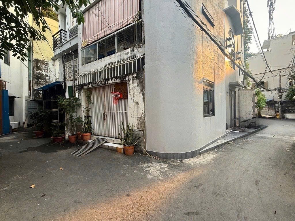 1 trệt 1 lầu BÌNH THẠNH 2tỷ xx ngang 9m hẻm xe hơi