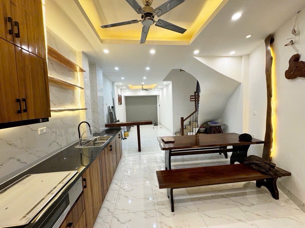 Bán Nhà Gần Ngã Tư Sở -Trung Tâm ,Tiện Ích Ngập Tràn