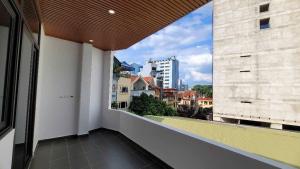 Bán Nhà Đẹp -Vị Trí Vàng Gần Lê Văn Lương