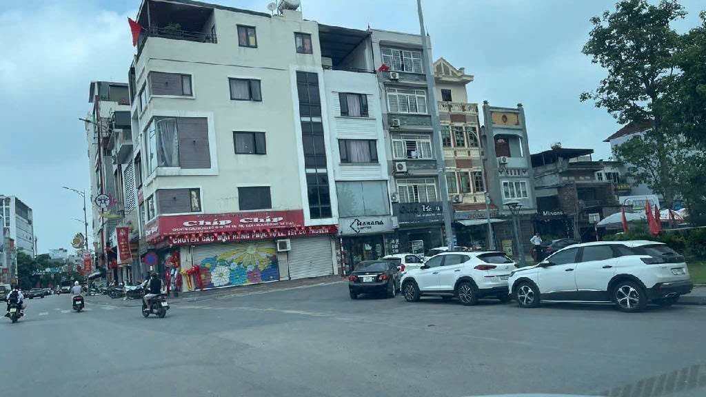 Trung Tâm quận Hai Bà Trưng cách Hồ Gươm 1KM - Ô Tô Đỗ Cách Nhà 10m - Nhà Đẹp Ở Sẵn Sàng