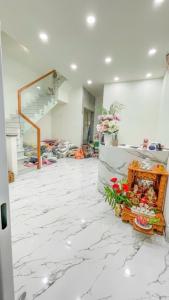 TRUNG TÂM QUẬN 7- SÁT HẺM XE HƠI- THANG MÁY- NHỈNH 7 TỈ.