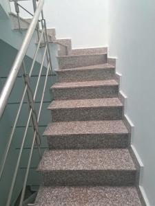 NHÀ ĐẸP SÁT PHÚ MỸ HƯNG- XE HƠI ĐẬU CỬA- NỘI THẤT ĐẸP- NHỈNH 6 TỈ.