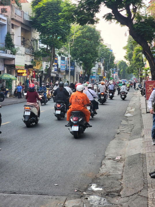 GẤP VỀ QUÊ ĐÓN TẾT Nhà Đồng Nai P15 Quận 10. Ngang 5.8m dài 10m. Vị Trí  Kinh doanh 3 Tầng Chỉ 12.5