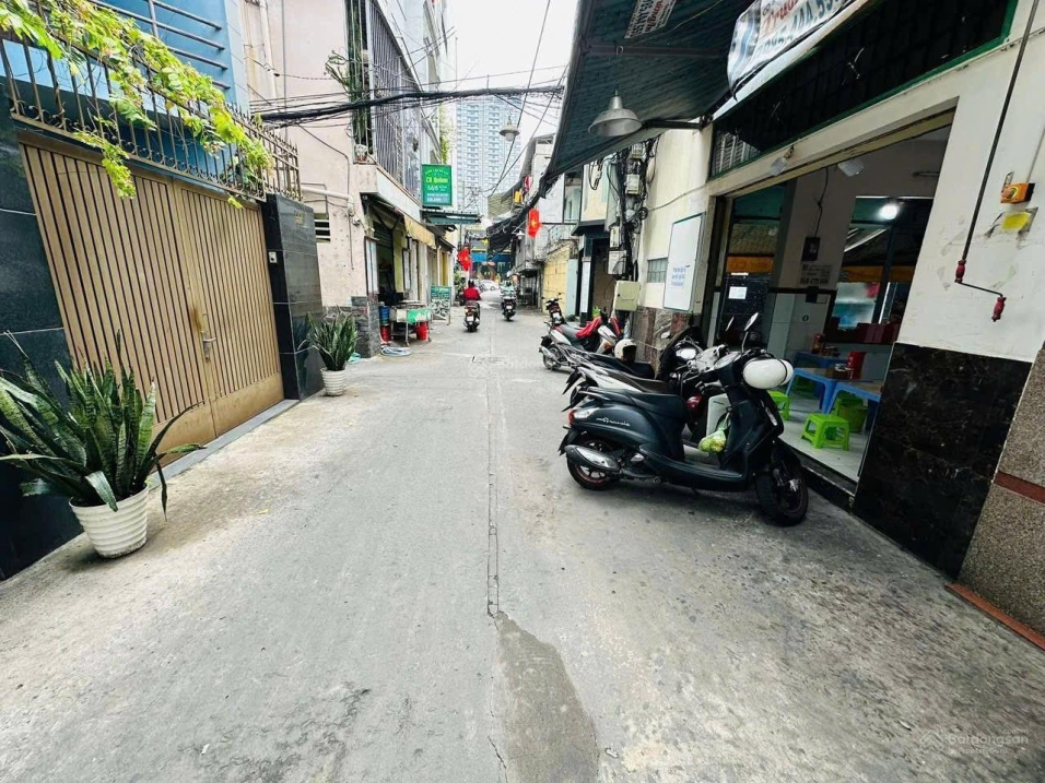 GẤP VỀ QUÊ ĐÓN TẾT Nhà Đồng Nai P15 Quận 10. Ngang 5.8m dài 10m. Vị Trí  Kinh doanh 3 Tầng Chỉ 12.5