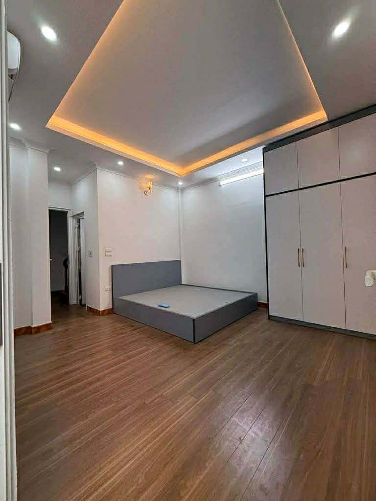 6.65 tỷ - Bán gấp nhà ngõ đường Lĩnh  Nam - ô tô đỗ cổng - 1 ngoặt ra phố; nhà xây kiên cố - đầy đủ nội thất - vị trí tuyệt đẹp