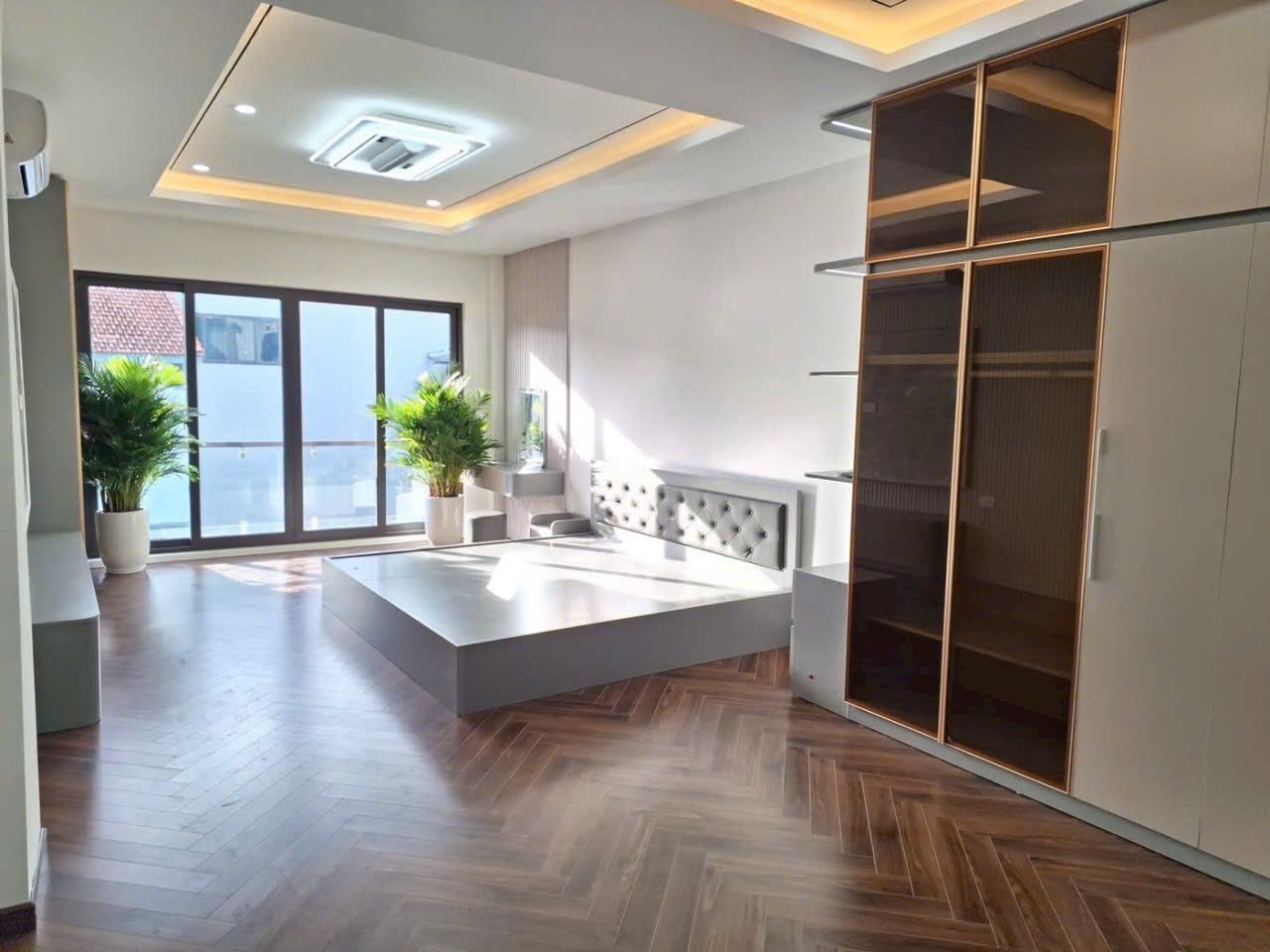 CẦN BÁN NHÀ ĐẸP TẶNG NỘI THẤT SANG