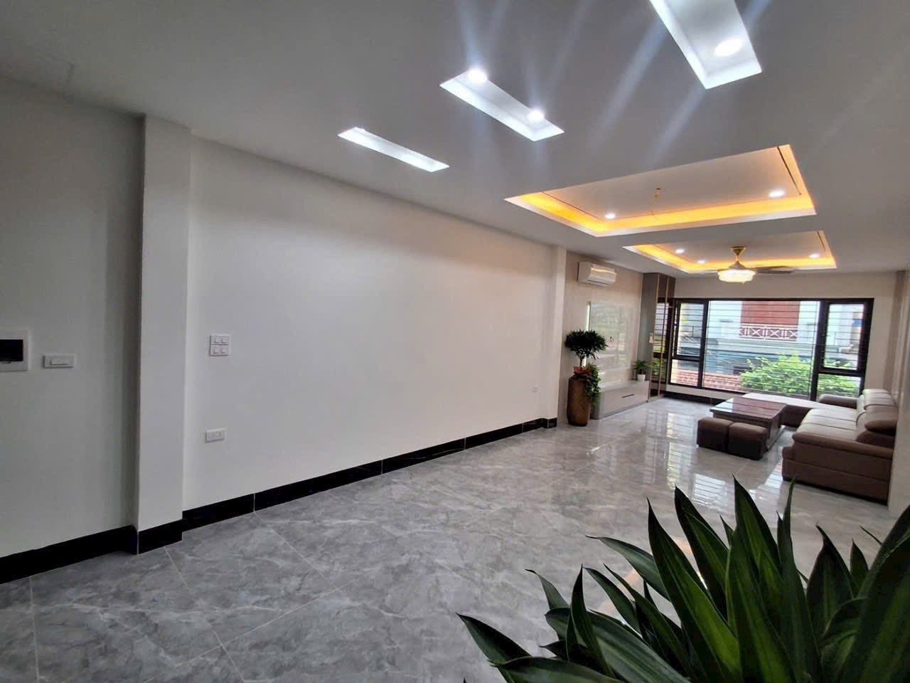 CẦN BÁN NHÀ ĐẸP TẶNG NỘI THẤT SANG