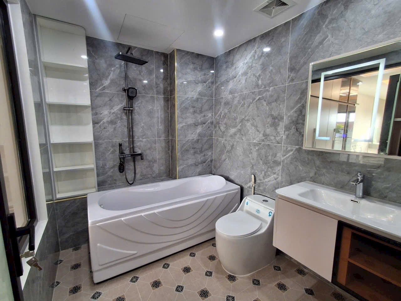 CẦN BÁN NHÀ ĐẸP TẶNG NỘI THẤT SANG