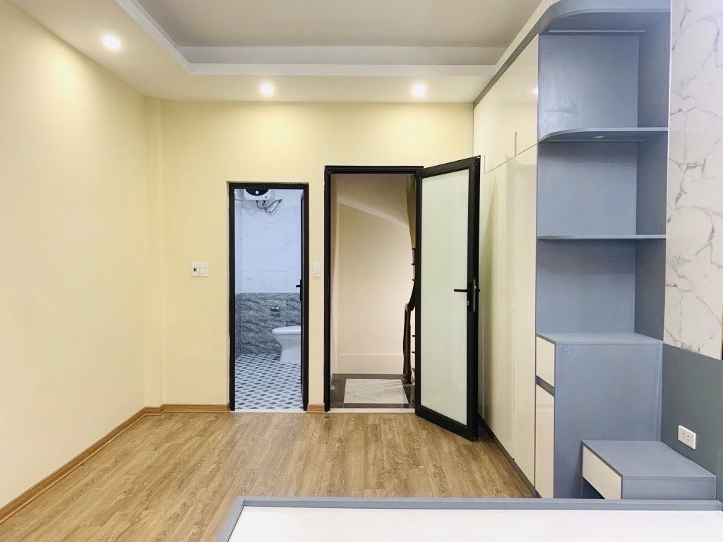 SIÊU HIẾM PHỐ TRẠM - OTO TRÁNH