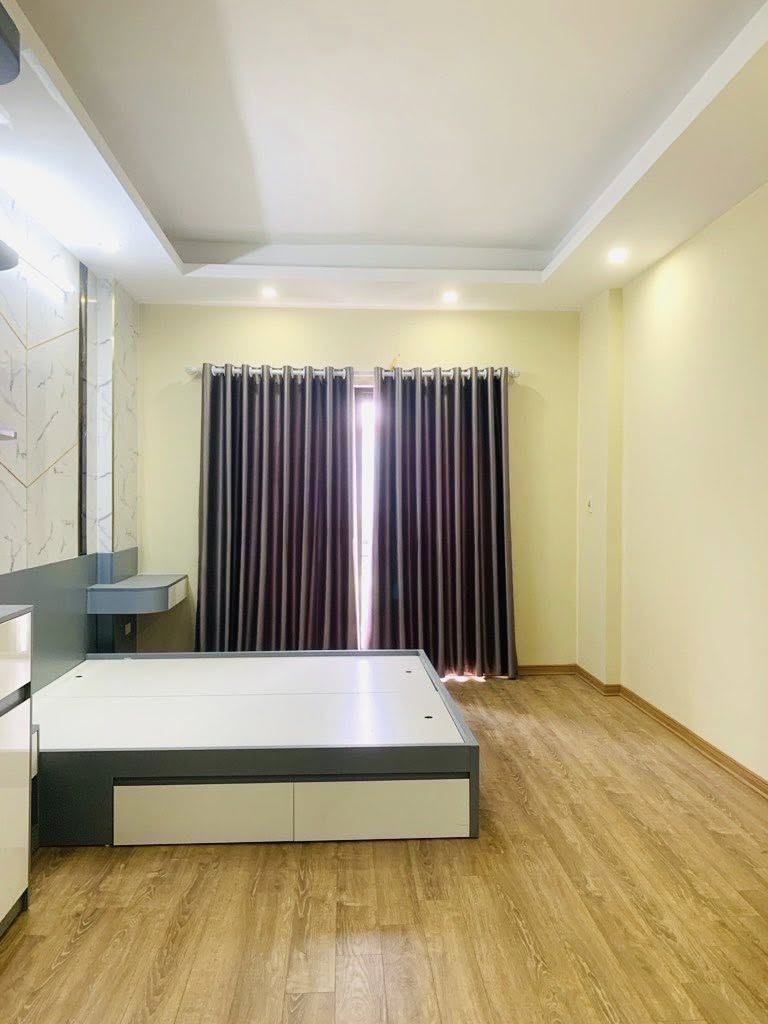 NHÀ THẠCH BẢN - OTO ĐỖ CỬA - 7.6 TỶ