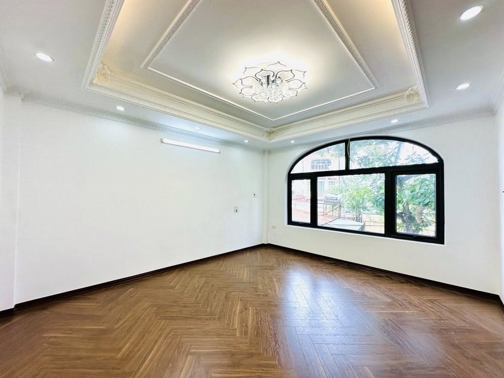 THẠCH BÀN - OTO TRÁNH ĐỖ NGÀY ĐÊM - KINH DOANH - THANG MÁY