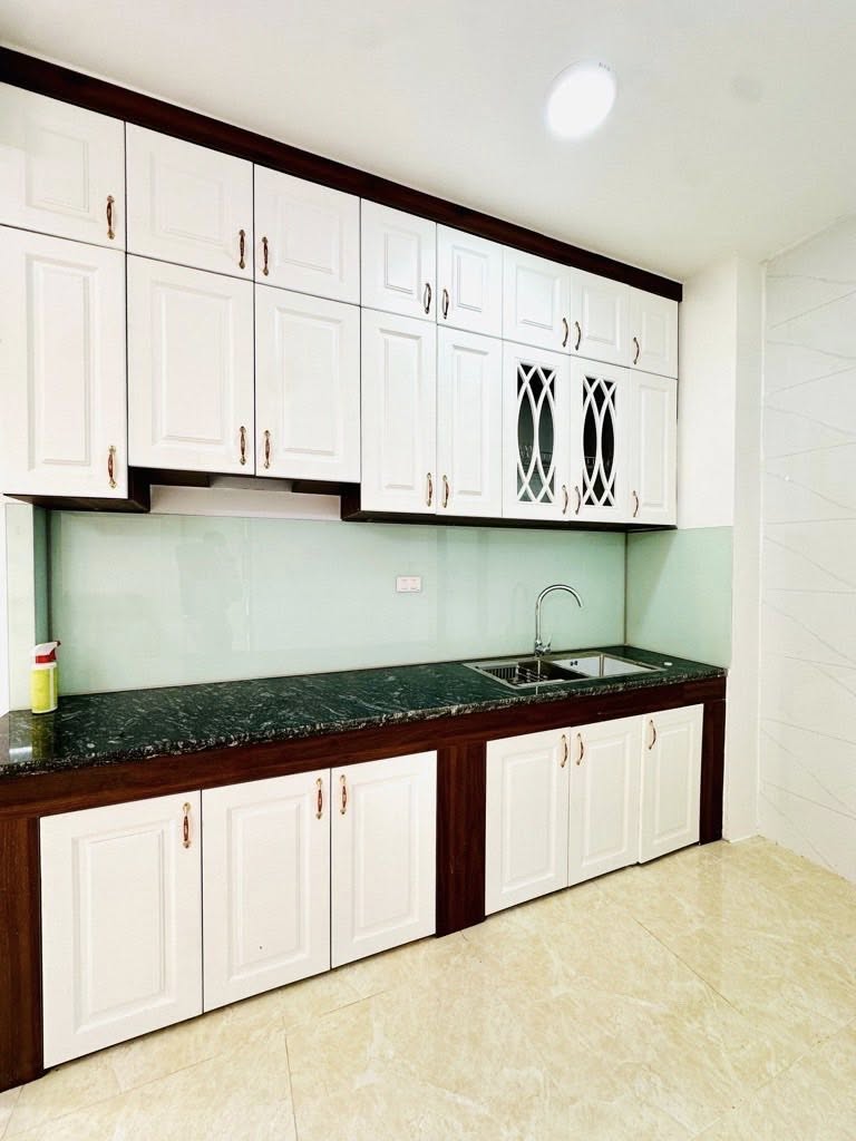 THẠCH BÀN - OTO TRÁNH ĐỖ NGÀY ĐÊM - KINH DOANH - THANG MÁY