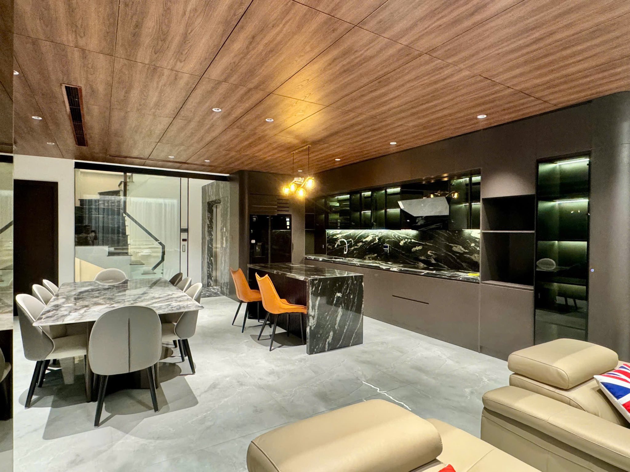 PHÂN LÔ HÀNG KHÔNG - PHỐ VIP - 7 TẦNG - GARA OTO - FULL NỘI THẤT