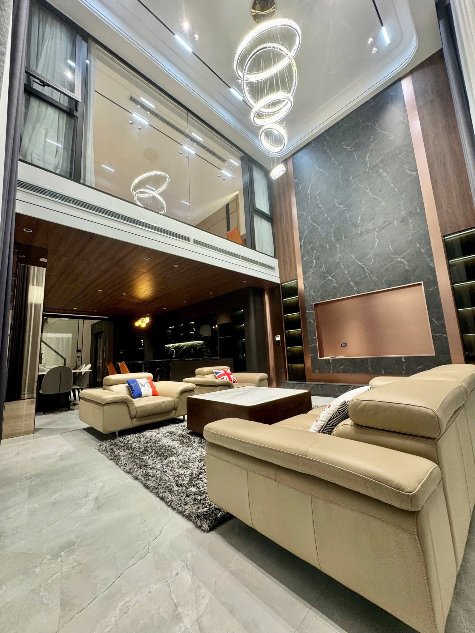 PHÂN LÔ HÀNG KHÔNG - PHỐ VIP - 7 TẦNG - GARA OTO - FULL NỘI THẤT