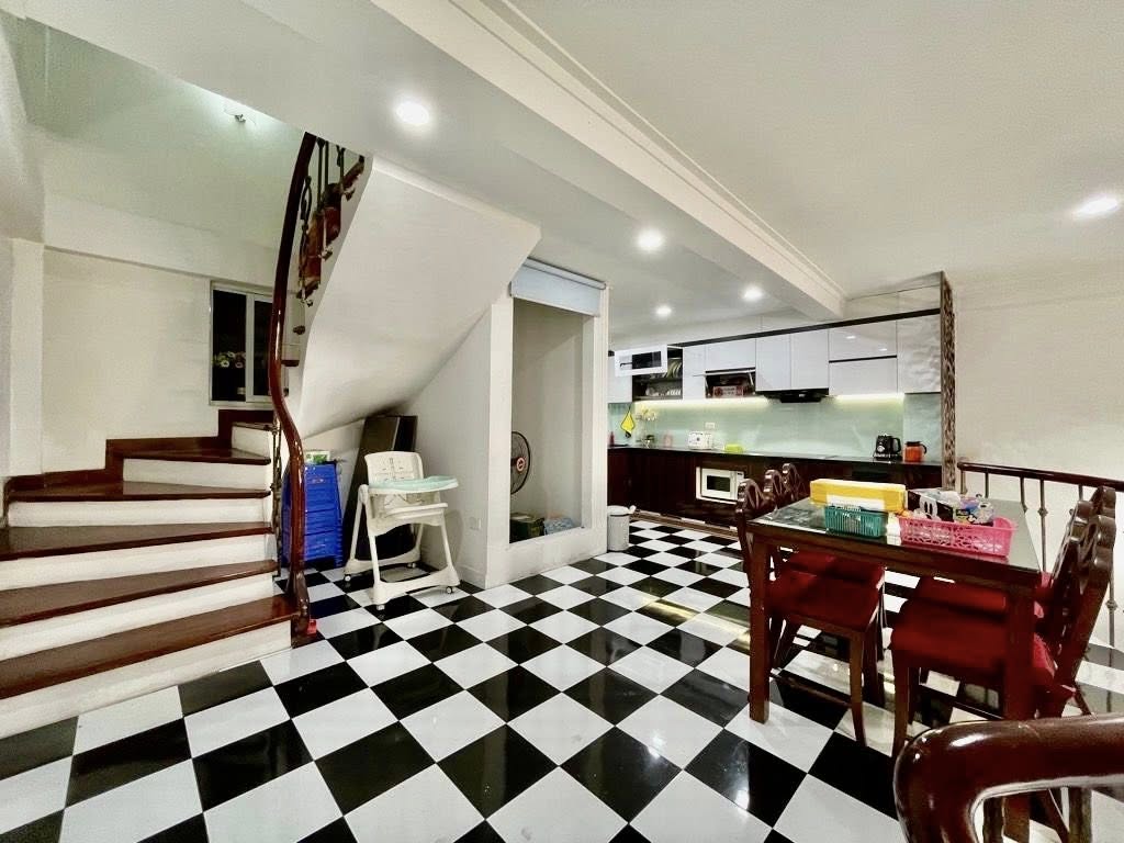 NHÀ BỒ ĐỀ 47M2 - 2 OTO TRÁNH - KINH DOANH