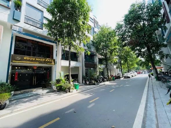 HOT HOT HOT -Hoàng Quốc Việt _ Hoàng Sâm _ 95m2 _ MT khổng lồ _ OTO 5 tạ _ 5 tầng dân xây