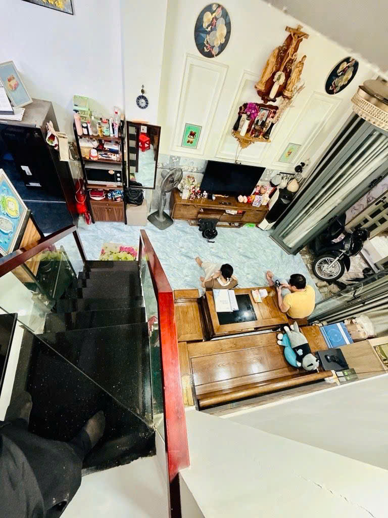 Bán nhà hẻm rộng Quận 4, 3 Tầng, 25.7m2, Giá chỉ 3,5 Tỷ.