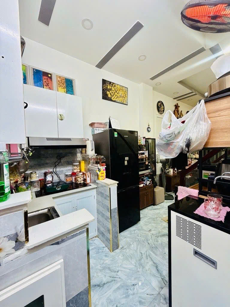 Bán nhà hẻm rộng Quận 4, 3 Tầng, 25.7m2, Giá chỉ 3,5 Tỷ.