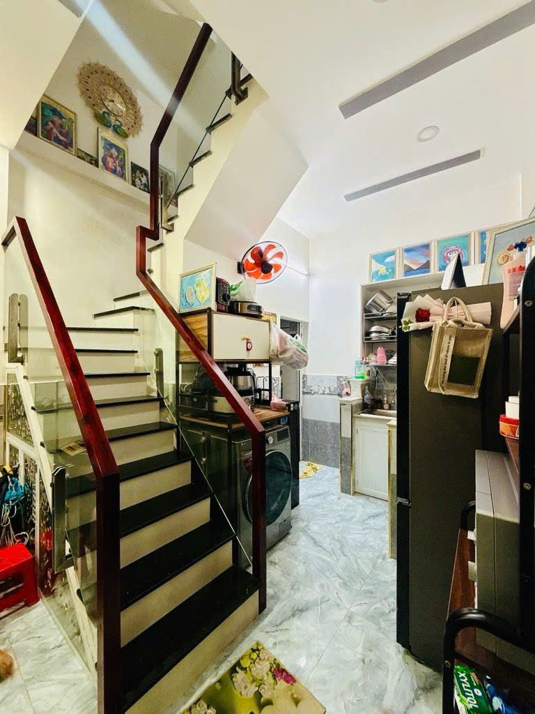 Bán nhà Đoàn Văn Bơ, Quận 4, 25.8M2, 3 Tầng, Giá 3.5 tỷ