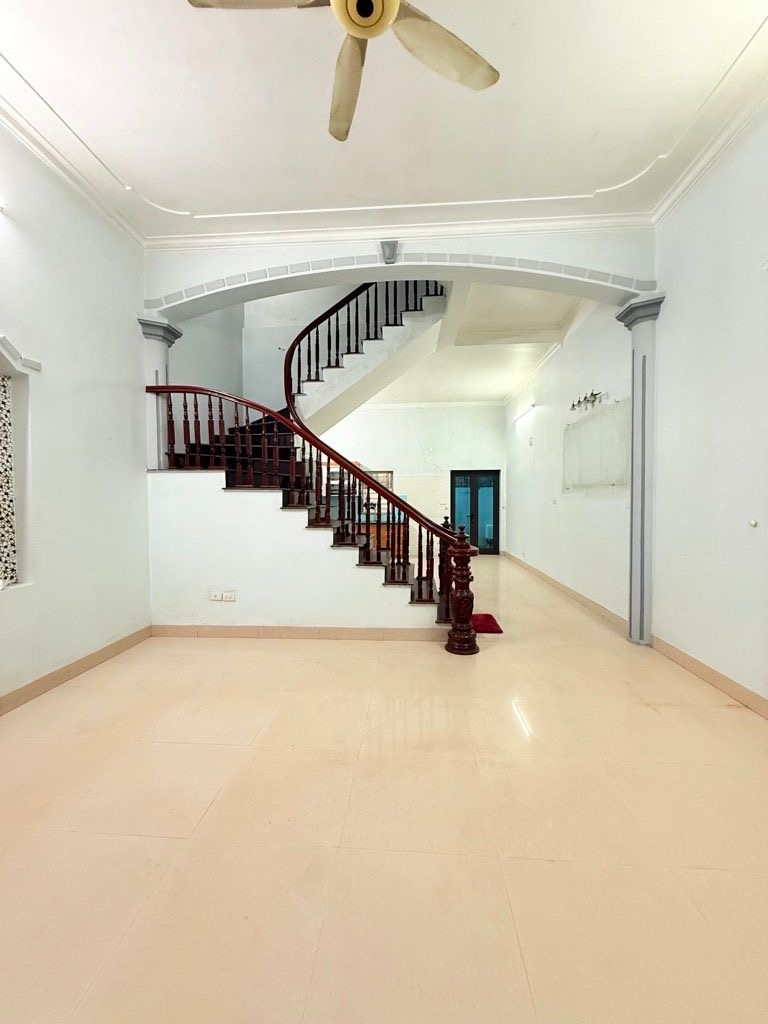 Bán nhà Long Biên