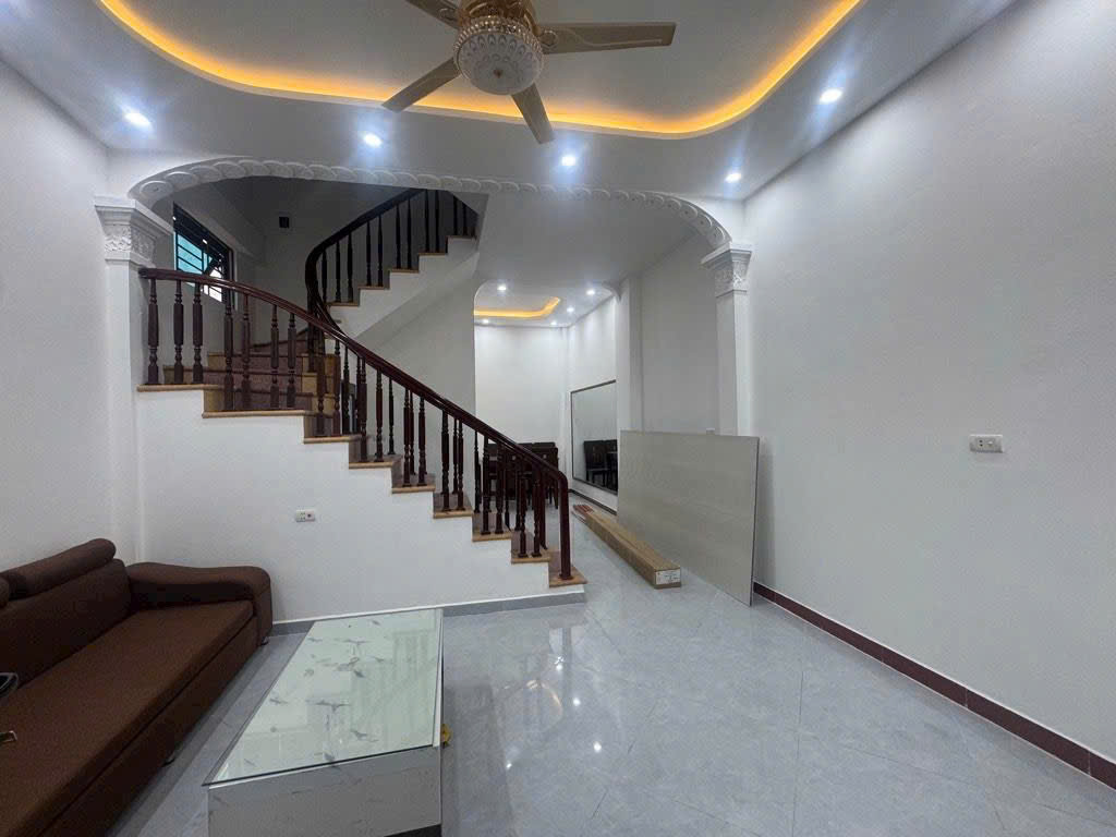 Bán nhà lô góc tại Vạn 3 Nam Phù, nhà mới xây 40m giá nhỉnh 4 Tỉ.