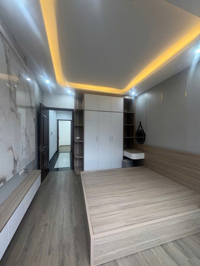 *** Bán nhà mới mới xây nội thất mới cứng tại Đông Mỹ 48m 5 tầng