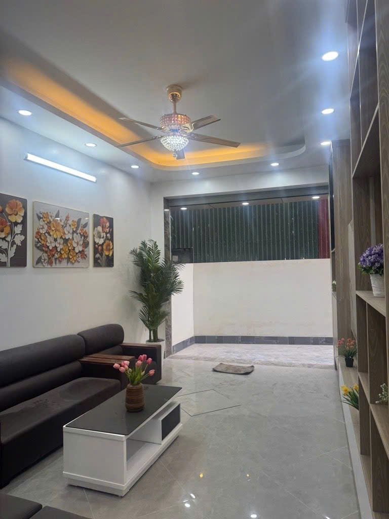 *** Bán nhà mới mới xây nội thất mới cứng tại Đông Mỹ 48m 5 tầng