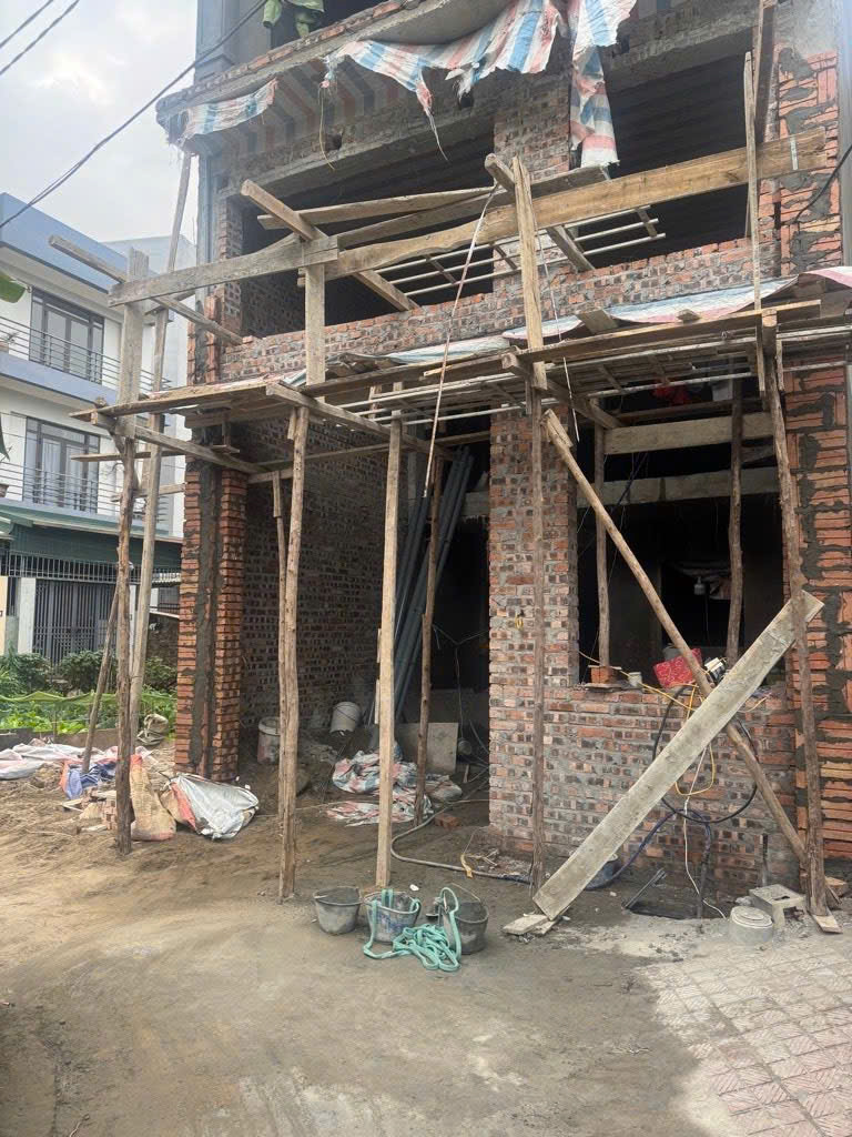 Ngọc Hồi Thanh Trì nhà đang xây mới tinh 50m nhỉnh 5 Tỉ thôi ạ.