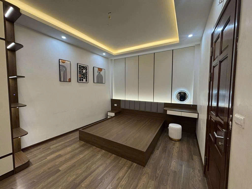 Nhà đẹp Đền Lừ 5 tầng mt 5.6m 7.6 tỷ ở ngay, ngập tràn tiện ích