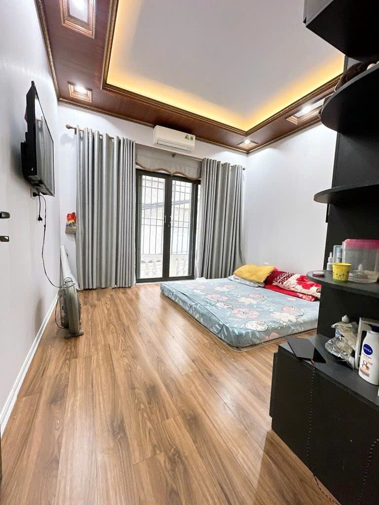 Nhà đẹp Đền Lừ 5 tầng mt 5.6m 7.6 tỷ ở ngay, ngập tràn tiện ích