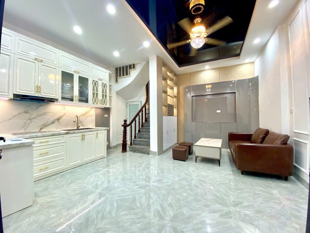 Bán nhà Nguyễn Chính mt 5m 9.3 tỷ nhà đẹp, ở ngay, gần ô tô