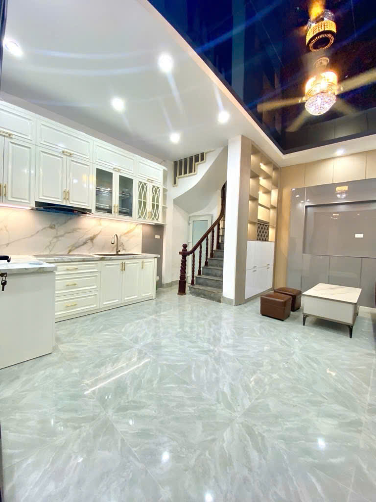 Bán nhà Nguyễn Chính mt 5m 9.3 tỷ nhà đẹp, ở ngay, gần ô tô