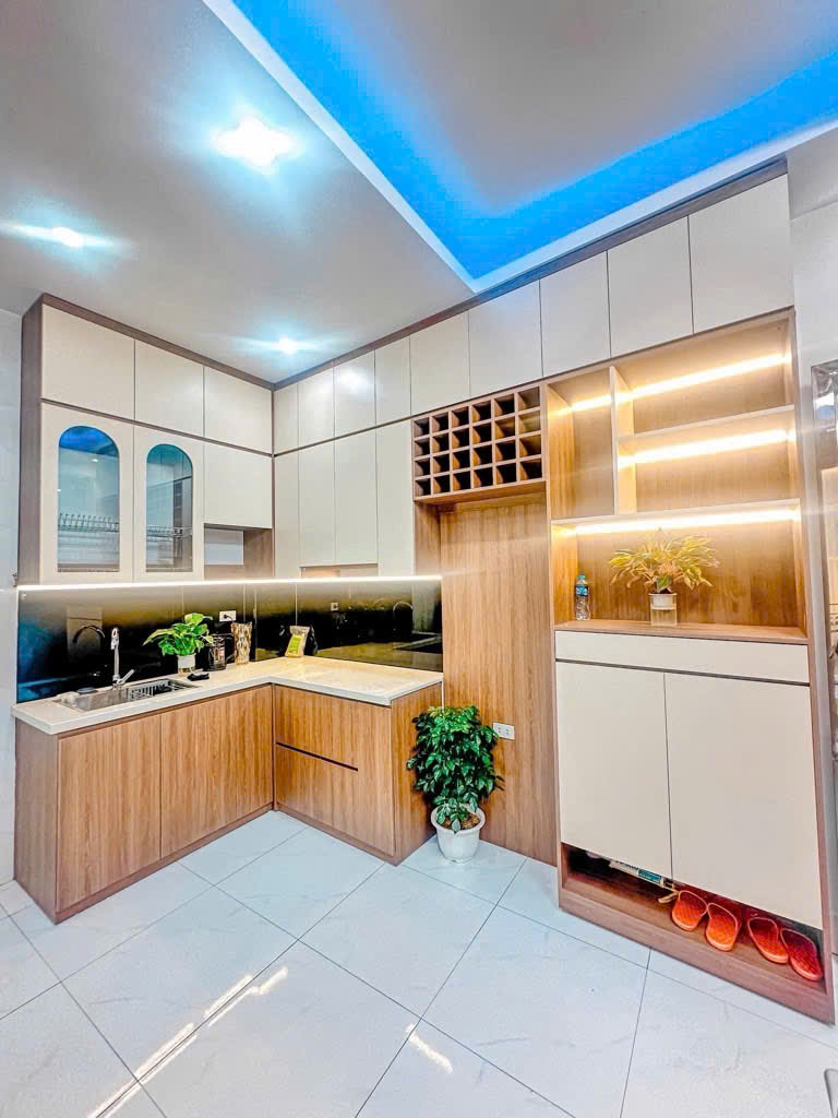 Bán nhà Nguyễn Chính mt 5m 9.3 tỷ nhà đẹp, ở ngay, gần ô tô